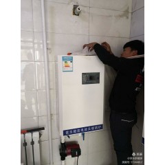 電采暖鍋爐：安裝10千瓦的微波電采暖鍋爐，可供100平米房屋取暖，4200元(免費(fèi)保修10年）?，F(xiàn)鉅惠安裝價(jià)3700元。每村三戶(hù)，數(shù)量有限，先購(gòu)先得。