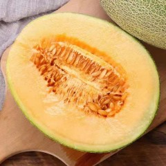 一只長在吐魯番的哈密瓜，西州蜜25號又叫“酥蜜25號”濃郁香甜，甜度驚人?。?！