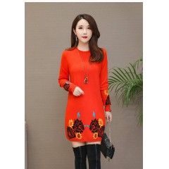 秋冬圓領(lǐng)媽媽寬松毛衣女中長(zhǎng)款印花連衣裙大碼中老年針織厚打底衫